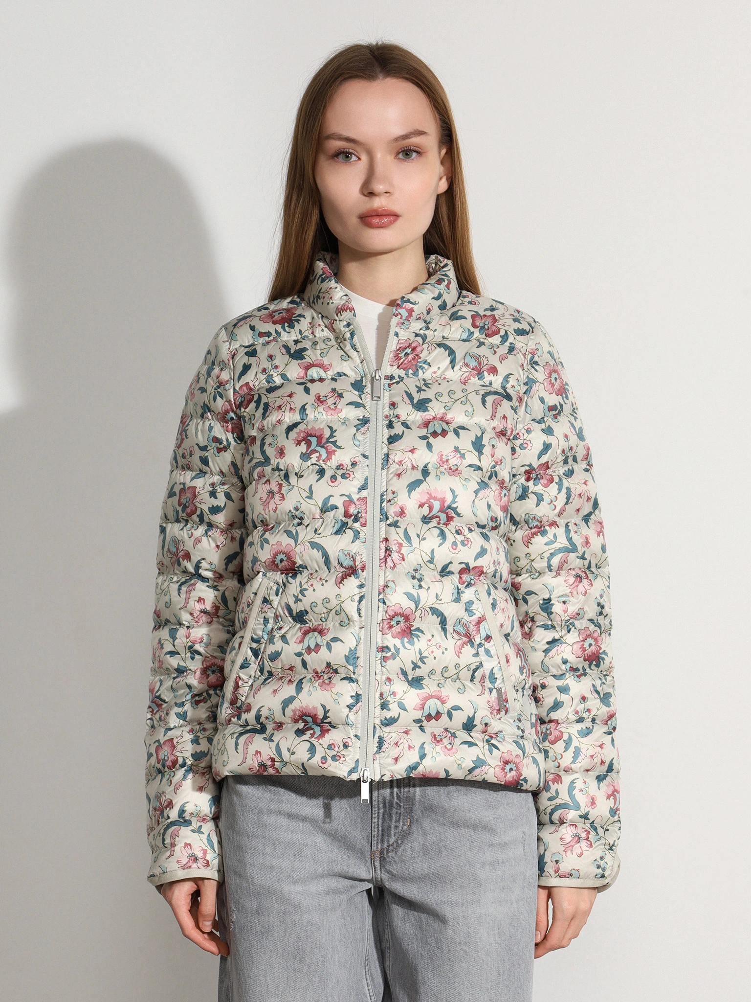 Куртка молочного цвета с цветочным принтом с горизонтальной стежкой